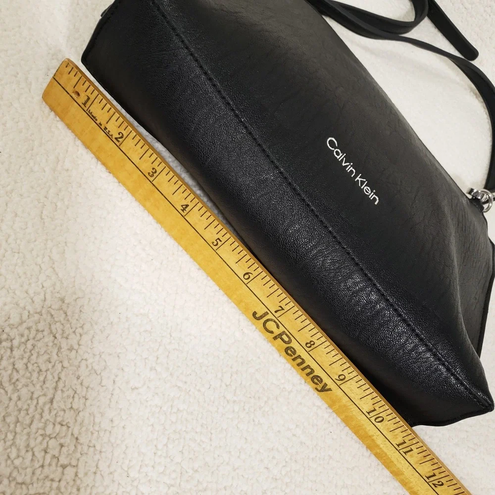 Calvin Klein Crossbody Bag‎ Women Small Black Faux Leather Logo Zip Minimalist
